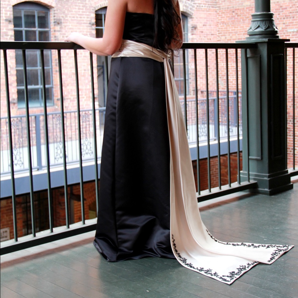 🔽NWT Bill Levkoff Satin Cathedral Mermaid Evening Formal Embellish belt Train 12